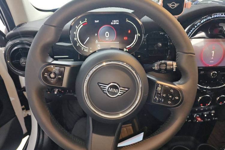 Used  MINI 2023 Updated 1.5T COOPER Artist Five-Door Edition
