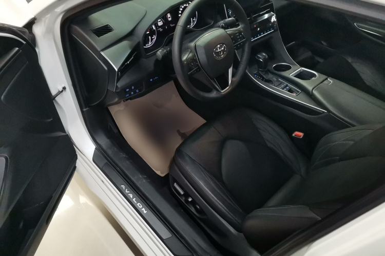 Used Toyota Avalon 2019 Dual-Engine 2.5L XLE Prestige Version China VI Standard