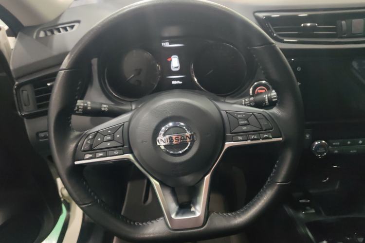 Used Nissan X-Trail 2023 Classic 2.0L Two-Wheel Drive Smart Connect Premium Edition
