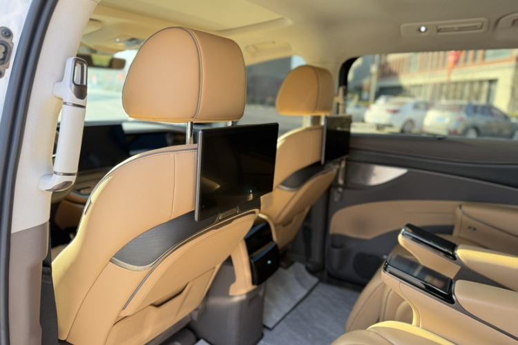 Used Denza D9 2022 DM-i 970 Four-Wheel Drive Prestige Model
