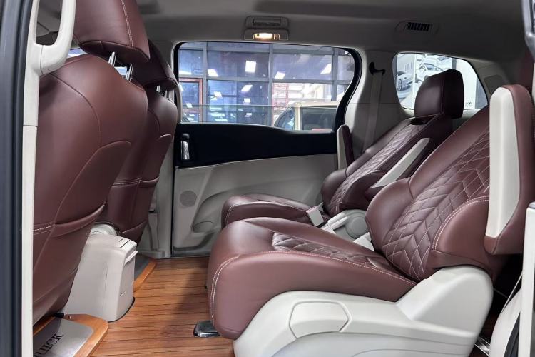 Used Buick GL8 2023 Land Executive Class Smart Enjoyment Model
