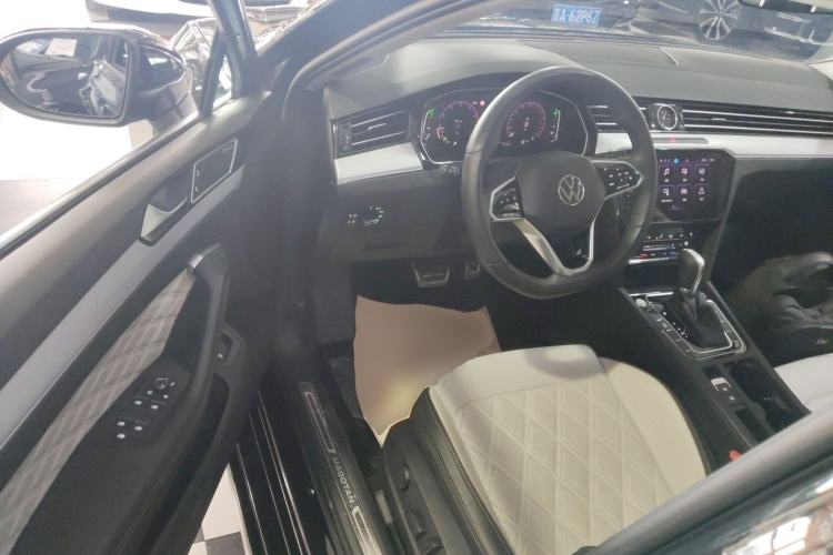 Used Volkswagen Magotan 2023 2 Million Units Commemorative Edition 330TSI DSG Luxury Version
