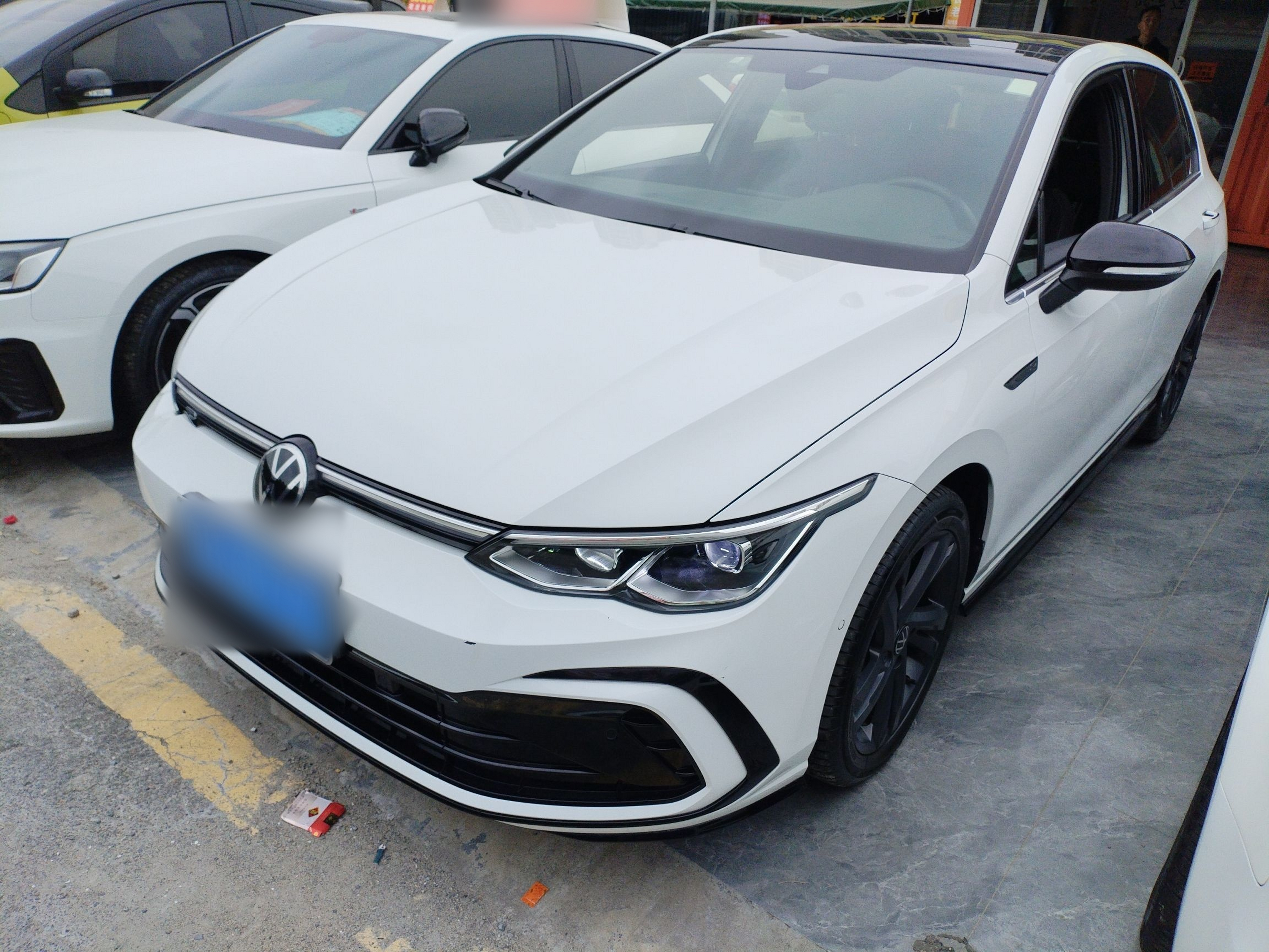 Под передней частью автомобиля