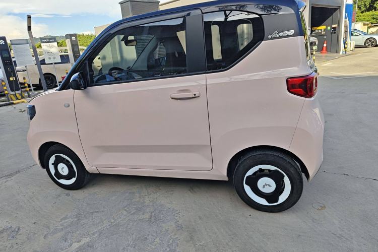 Used Wuling Hongguang MINIEV 2022 Macaron Premium Model – Lithium Ternary Battery
