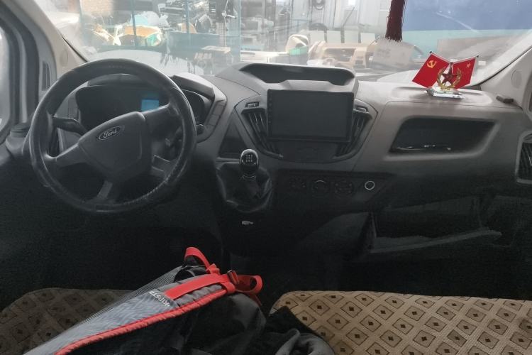 Used Ford Transit 2017 2.0T Diesel Multi-Purpose Commercial Vehicle Short Wheelbase Low Roof China V Standard