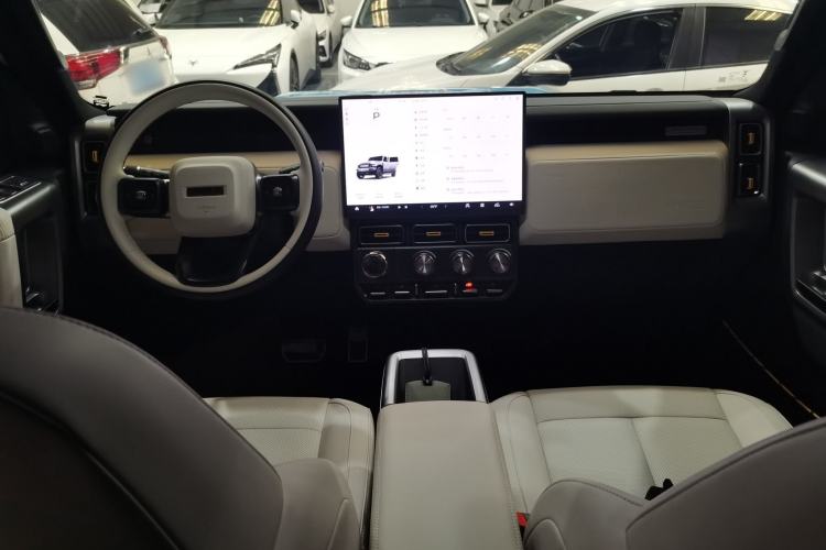 Used  V23 2025 401 Two-Wheel Drive Advanced Edition