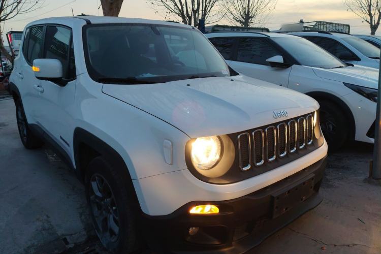 Used  Renegade 2018 Connected Large Screen Version 180T Automatic Kinetic Edition+
