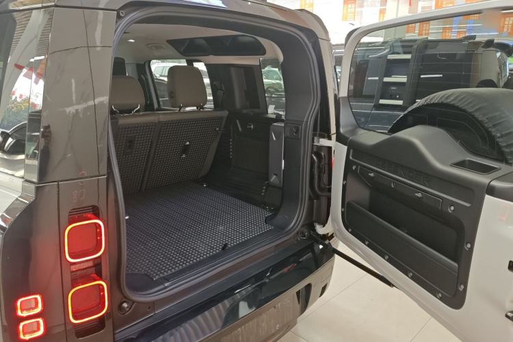 Used Land Rover Defender 2022 110 P400 Dark Edition