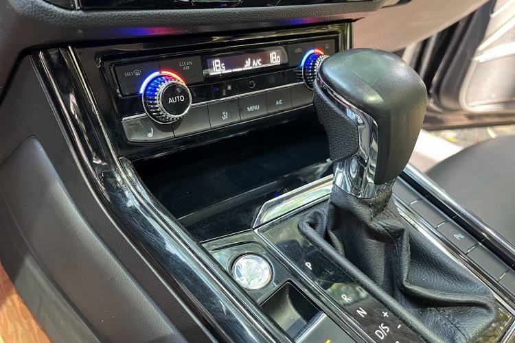 Used Volkswagen Phideon 2019 380TSI Two-Wheel Drive Business Edition China VI Standard
