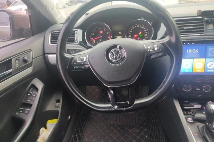 Used Volkswagen Sagitar 2017 230TSI Automatic Comfort Version
