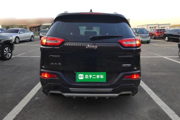 Used  Cherokee 2016 2.4L Leading Edition