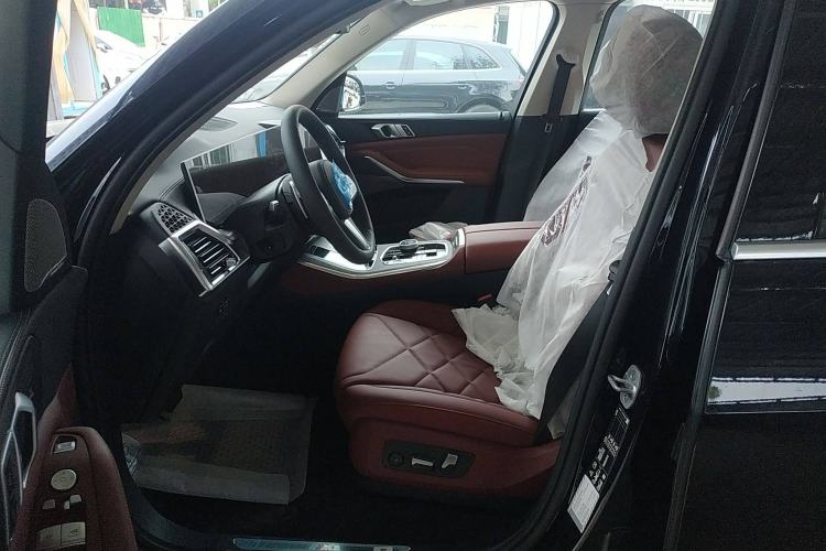 Used BMW X5 2023 xDrive 30Li Luxury M Sport Package
