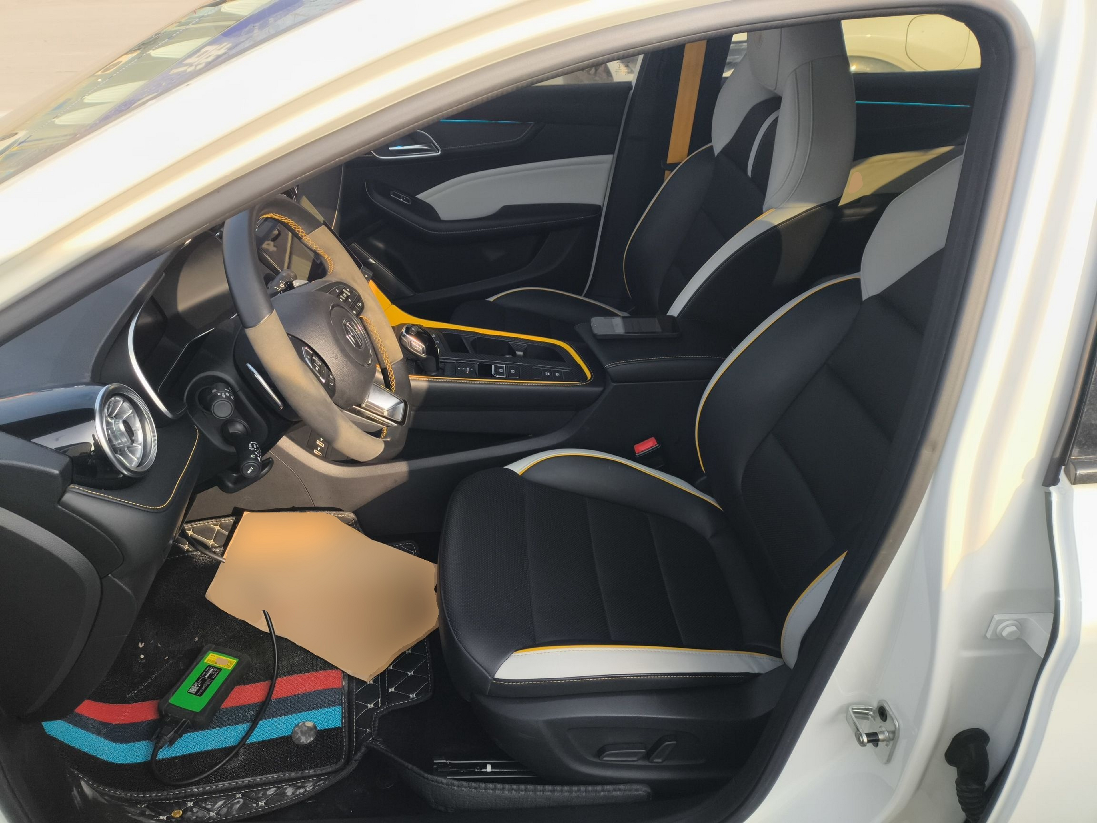 المقاعد الأمامية داخل السيارة