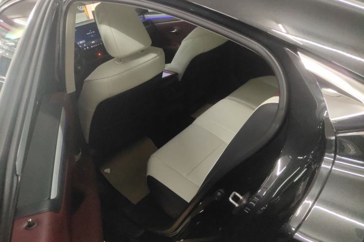 Used Lexus ES 2025 300h Deluxe Edition