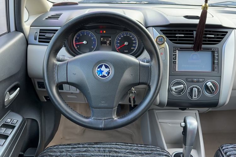 Used Venucia R50 2015 1.6L Automatic Fashion Edition