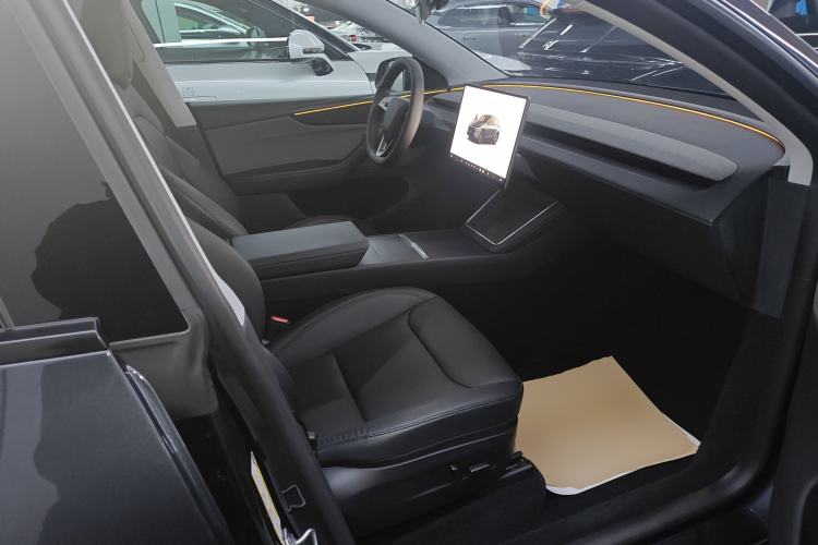 Used Tesla Model Y 2025 Rear-Wheel-Drive Version
