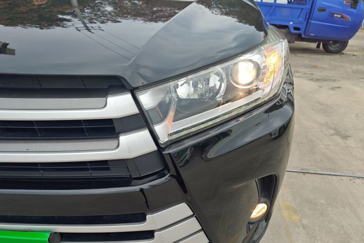 Used Toyota Highlander 2018 2.0T Four-Wheel Drive Luxury Edition 7 Seats China V Emission Standard
