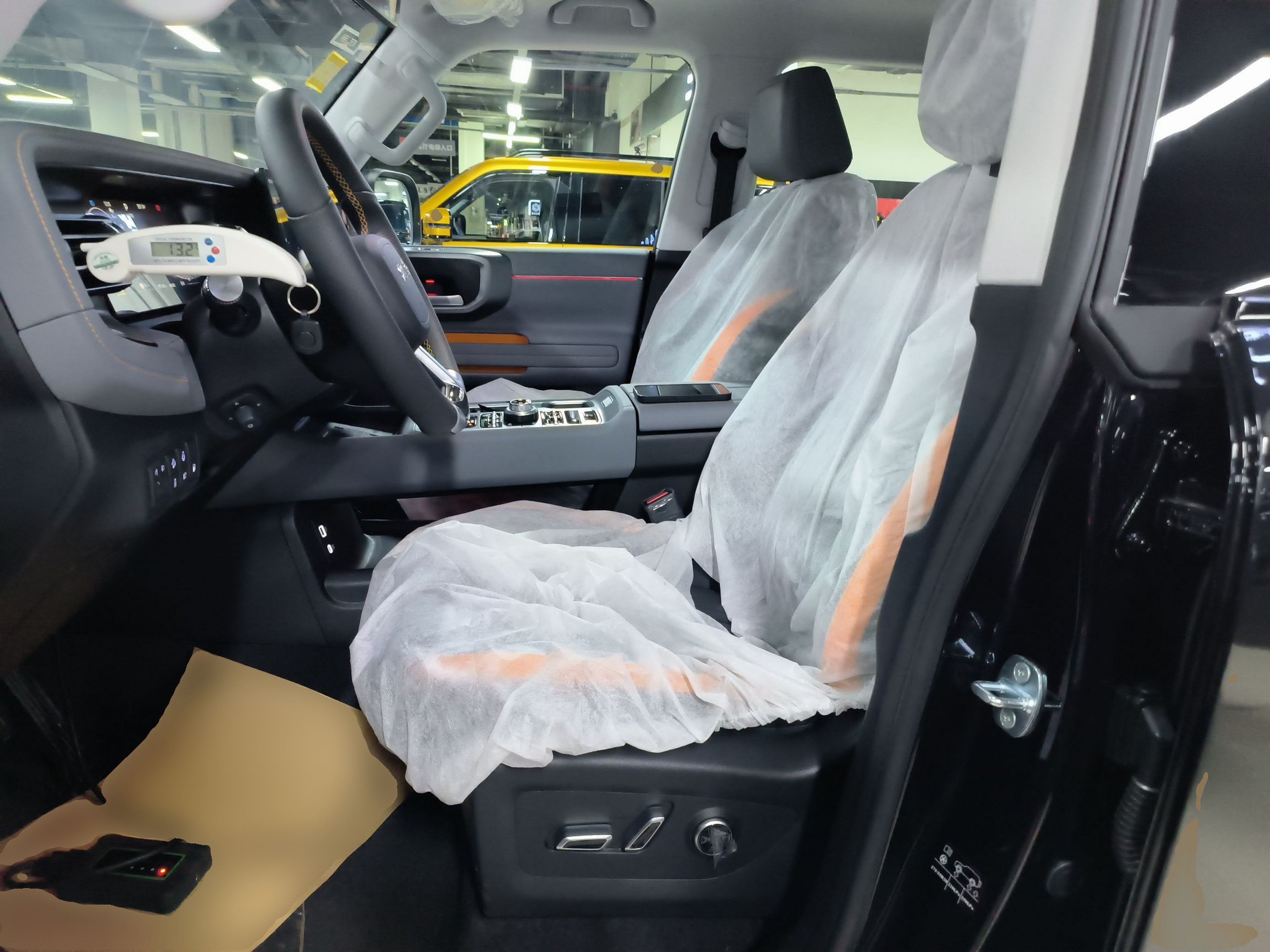 المقاعد الأمامية داخل السيارة