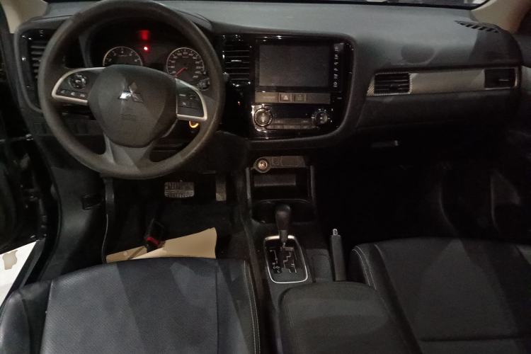 Used Mitsubishi Outlander 2016 2.0L Two-Wheel Drive Fashion Edition 5 Seats