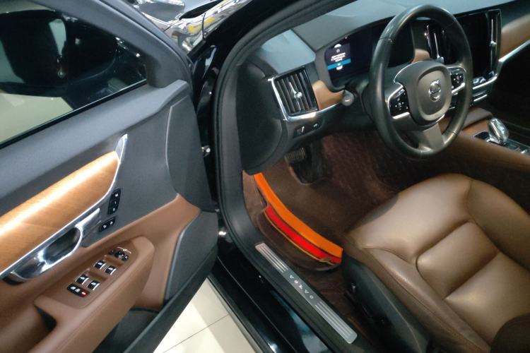 Used Volvo S90 2022 B5 Zhiyi Luxury Edition
