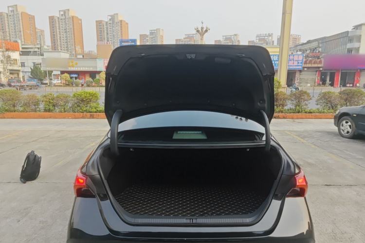 Used Toyota Avalon 2019 Dual-Engine 2.5L Luxury Edition China VI Standard