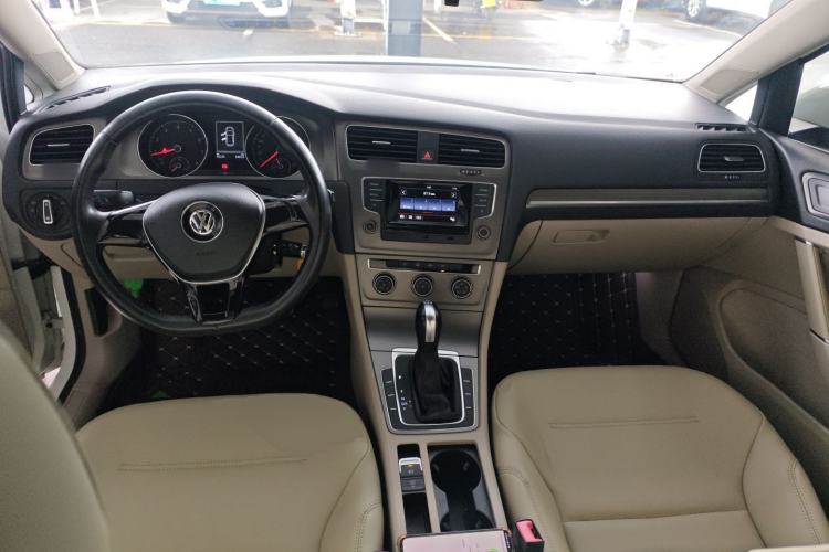 Used Volkswagen Golf 2016 230TSI Automatic Comfort Version
