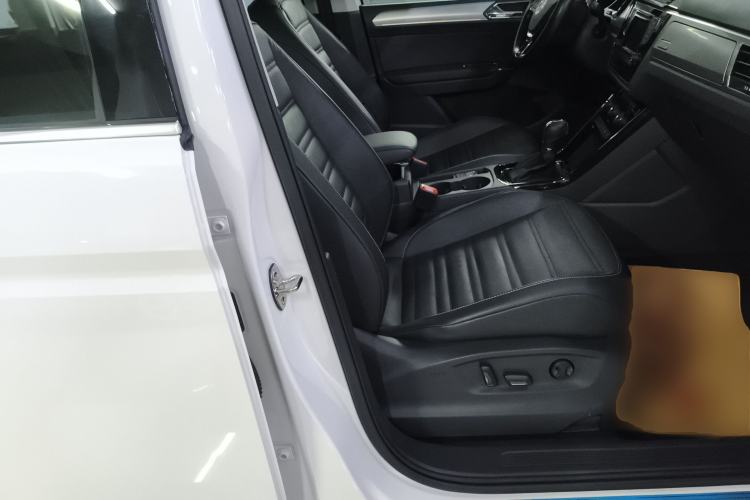 Used Volkswagen Touran 2016 Volkswagen Touran L 280TSI DSG Luxury Edition
