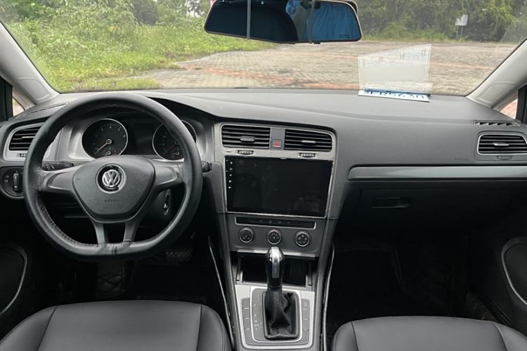 Used Volkswagen Golf 2015 1.6L Automatic Fashion Model
