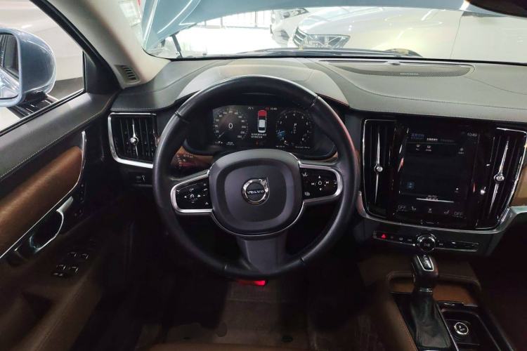 Used Volvo S90 2020 Facelift T5 Smart & Luxurious Edition
