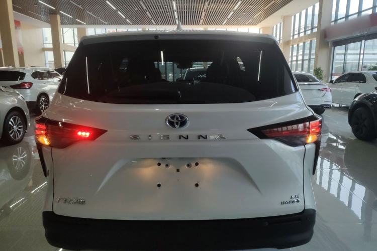 Used Toyota Sienna 2023 2.5L Hybrid Comfort Edition
