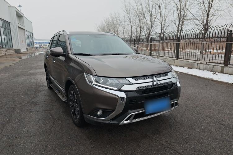 Used Mitsubishi Outlander 2019 2.4L 4x4 Zhi Xiang Edition 7 Seats China V Emission Standard