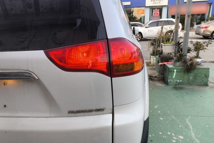 Used Mitsubishi Pajero Sport 2013 2.4L Manual Two-Wheel Drive Comfort Edition
