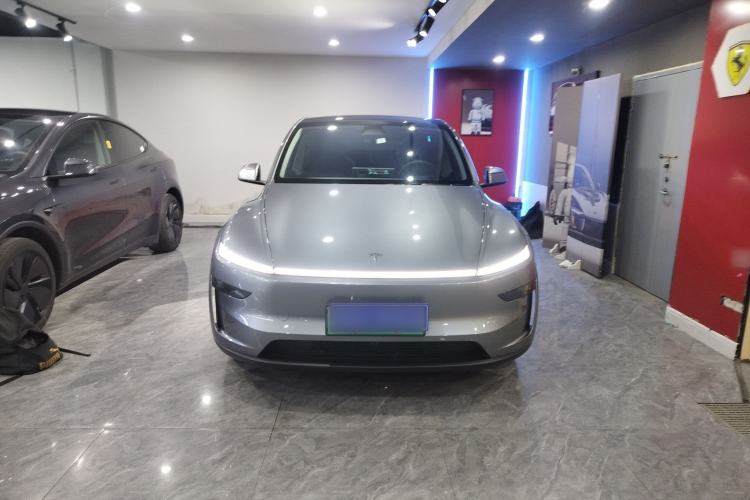 Used Tesla Model Y 2025 Long-Range All-Wheel-Drive Version
