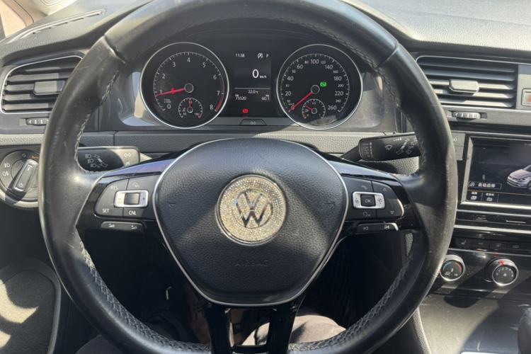 Used Volkswagen Golf 2018 230TSI Automatic Luxury Version
