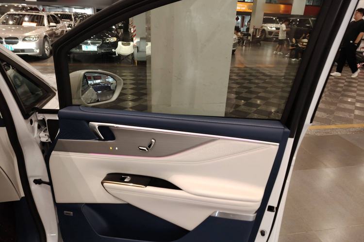 Used Buick GL8 New Energy 2024 Lu Zun Luxury Edition 7-Seater
