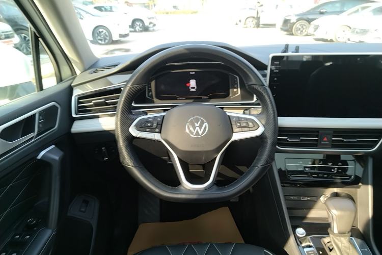 Used Volkswagen Tiguan L 2024 300TSI Automatic Two-Wheel Drive Smart Edition
