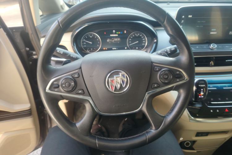 Used Buick GL8 2023 Facelifted Land Cruiser Executive Luxury Version
