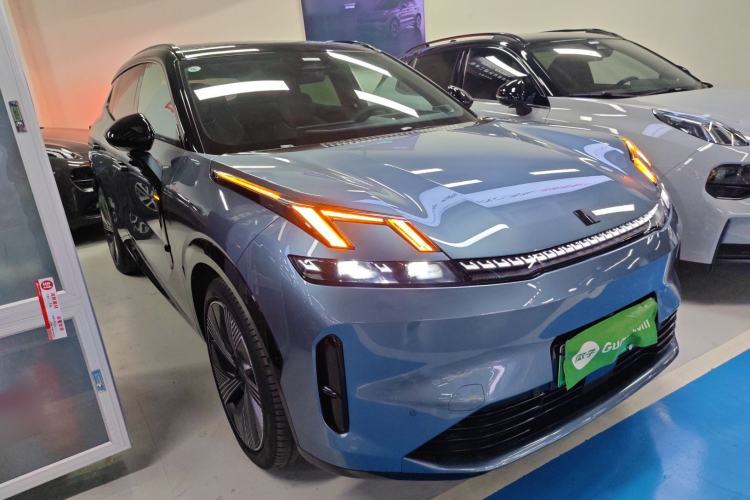 Used Lynk & Co 08 EM-P 2025 220 km All-Wheel-Drive Performance Halo
