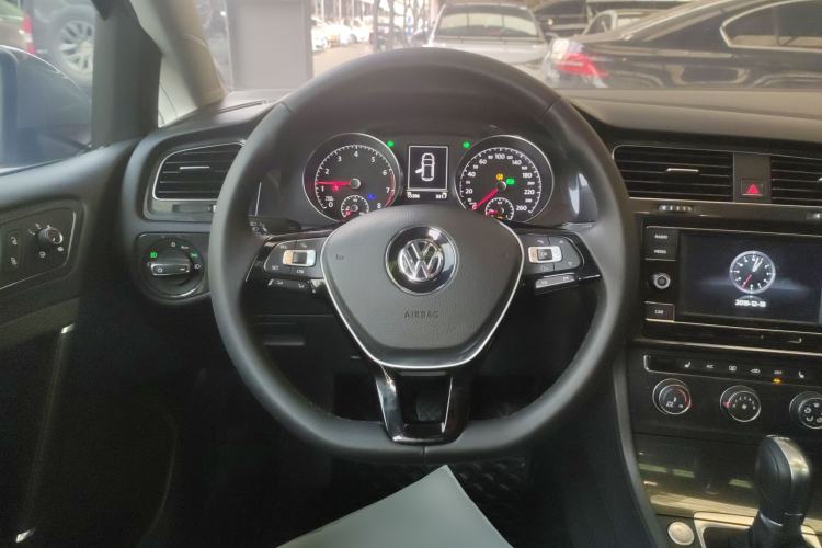 Used Volkswagen Golf 2018 230TSI Automatic Luxury Version
