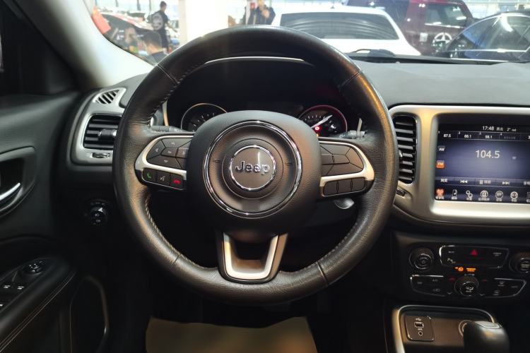 Used  Compass 2017 200T Automatic Family Edition
