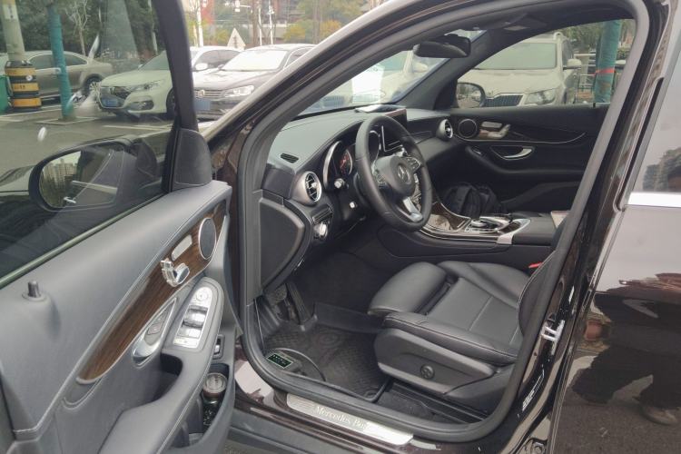 Used Mercedes-Benz GLC 2019 GLC 260 L 4MATIC Dynamic Model