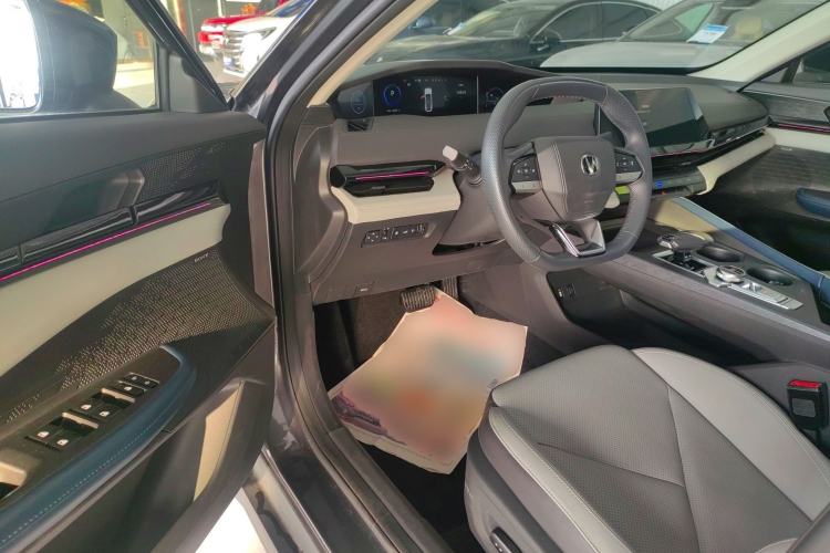 Used Changan UNI-V iDD 2023 ZhiDian iDD 1.5T 113km ZhiKu Model
