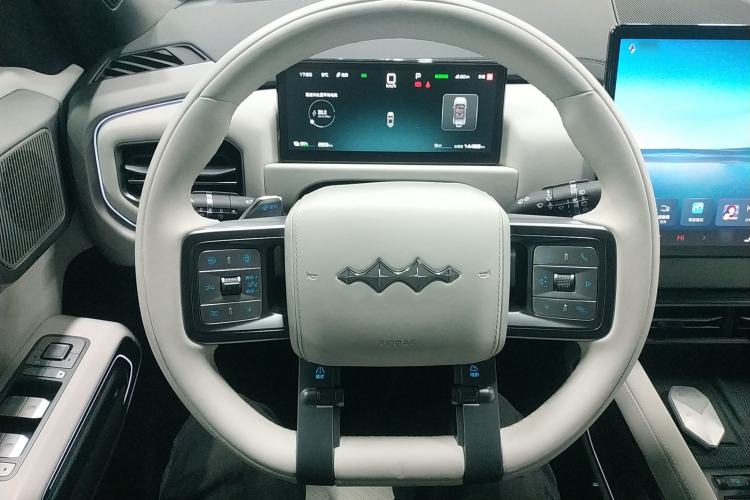 Used  Titanium 3 2025 501 km All-Wheel Drive Intelligent Driving Max Edition