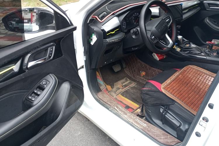 Used Roewe i5 2021 1.5L CVT Platinum Edition
