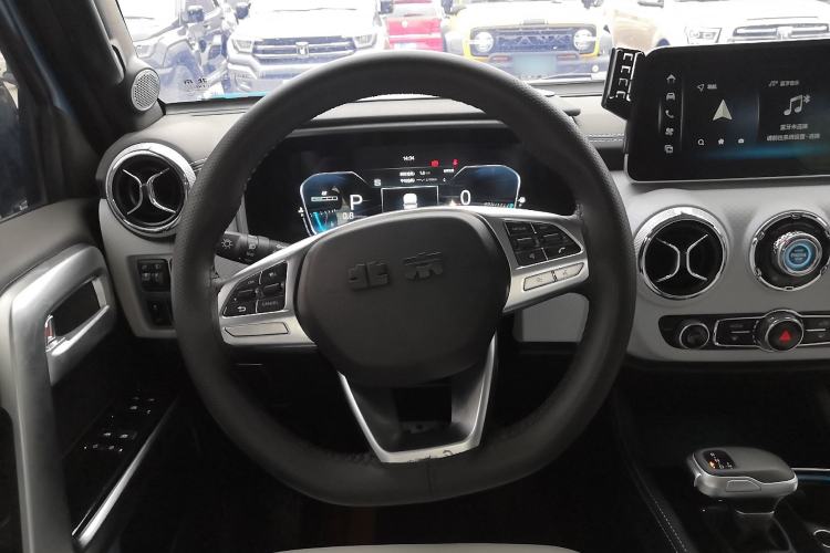 Used  BJ40 2023 2.0T Automatic Four-Wheel Drive Urban Hunter Edition Chivalrous Type
