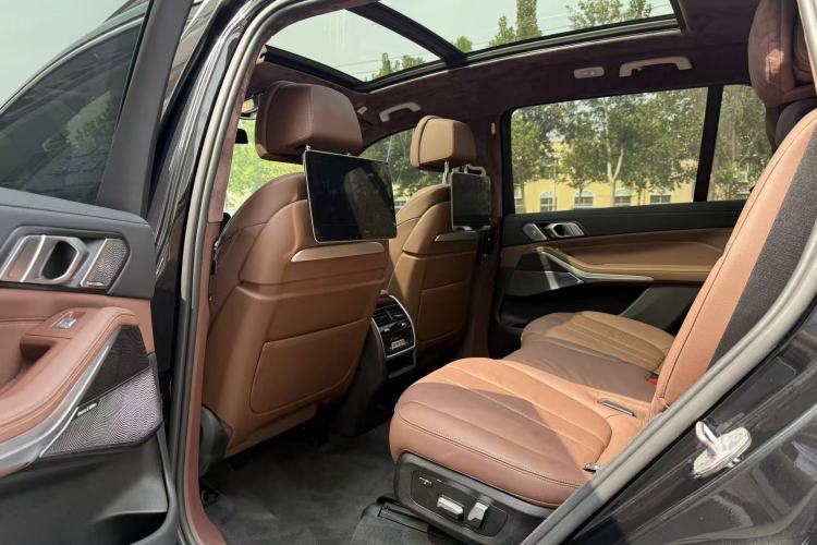 Used BMW X7 2020 xDrive40i Luxury Package with Leading Features
