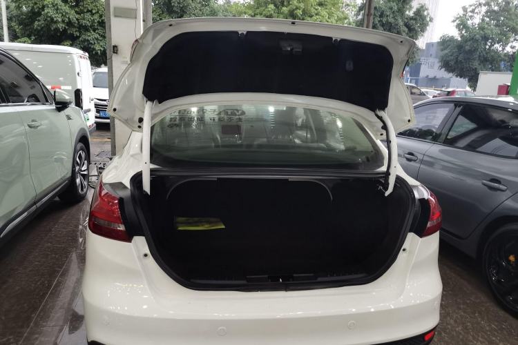 Used Ford Focus 2017 Sedan 1.6L Manual Fashion Edition Smart Drive Version
