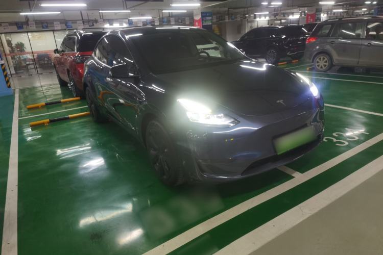 Used Tesla Model Y 2022 Long-Range All-Wheel-Drive Version
