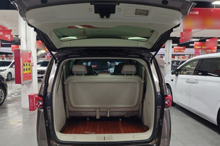 Used Buick GL8 2023 Land Executive Class 652T Luxury Model
