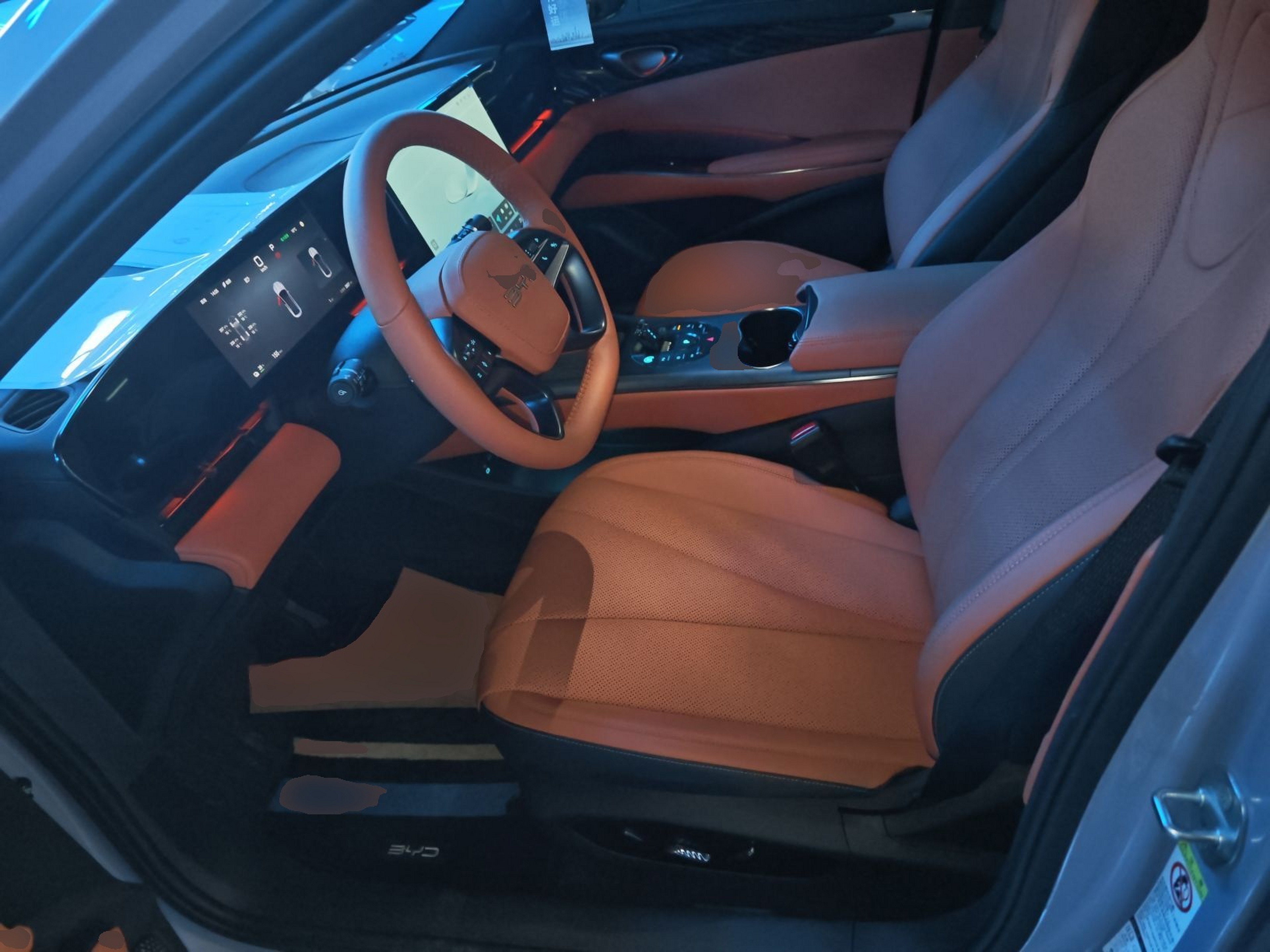 المقاعد الأمامية داخل السيارة